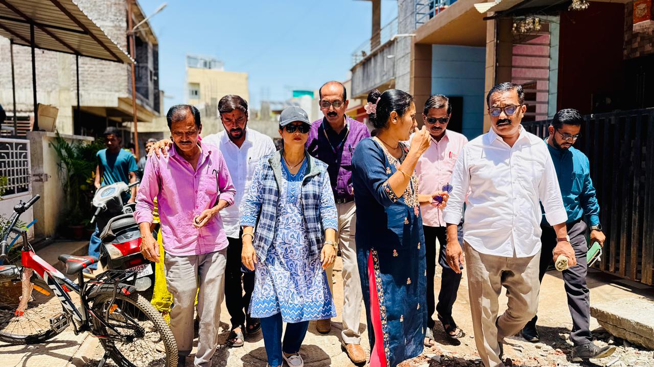 Mayor Ruparani Nikam inspects Surve Nagar